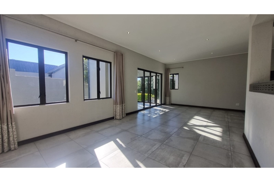 To Let 3 Bedroom Property for Rent in Kingswood Golf Estate Western Cape